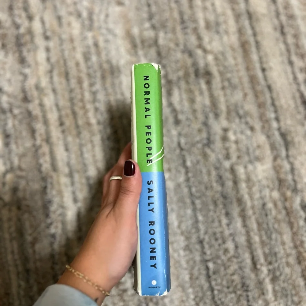 Normal People book - Picture 4 of 5